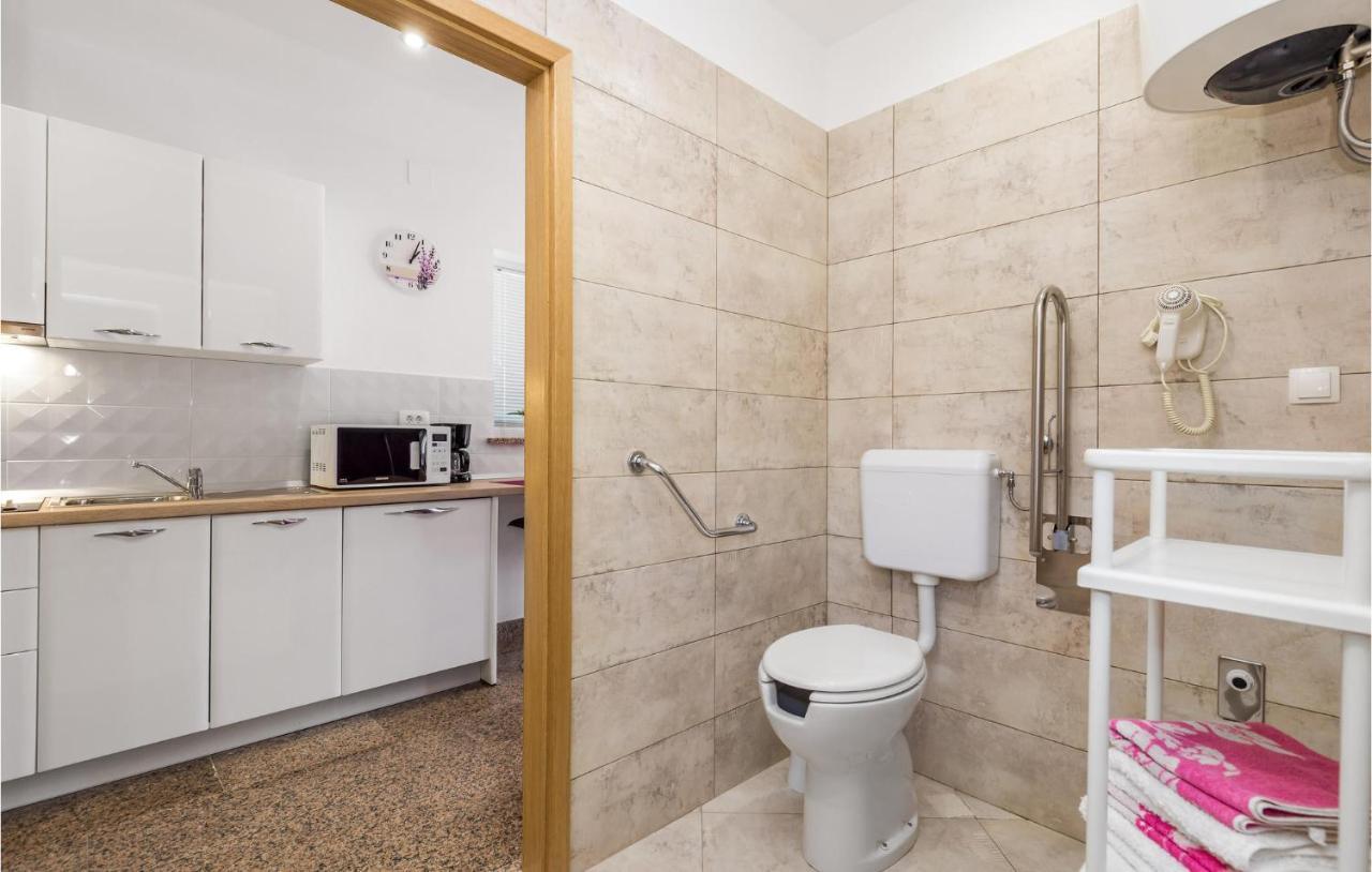 Nice Apartment In Rukavac With Kitchen Exterior foto